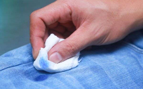 Odstraňování termoplastů z oděvu