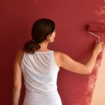 Боядисване на стена с акрилна боя